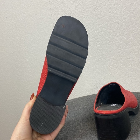 Chicos red textured leather mule - Picture 7 of 7